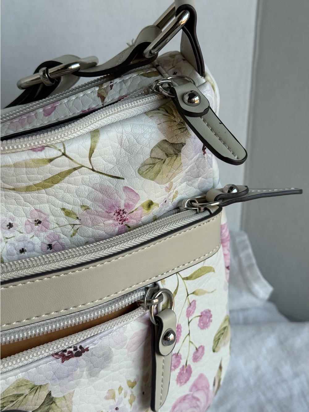 Giani Bernini Floral Faux-Leather Medium Hobo Crossbody Bag NWOT - Picture 15 of 16
